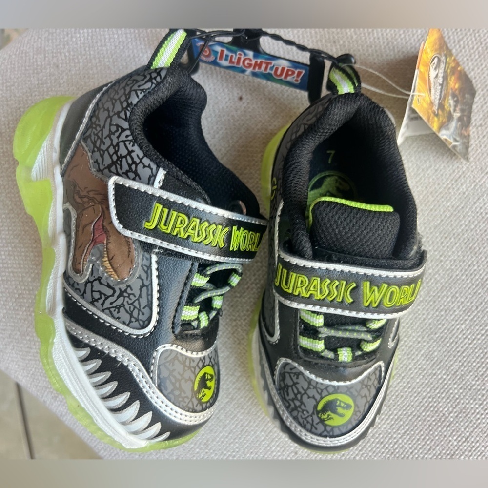 Jurassic World Toddler Boys Athletic Light-up Sneaker size 5